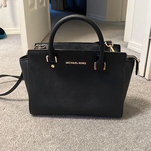 michael kors purse for sale in good condition!